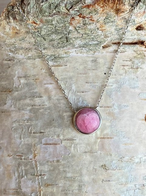 Paarnaq necklace with tugtupite in sterling silver 925