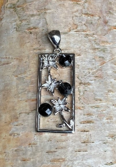 Niviarsiaq pendant in sterling silver 925 with Nuummit