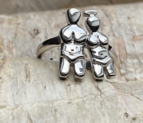 Justerbar one size fingerring med mand og kone