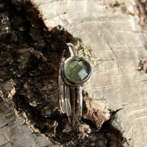 Pani justerbar ring med 5 mm facetslebet Grønlandit sterling sølv 925