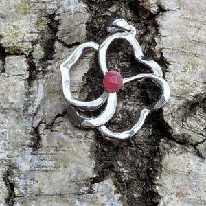 Simigaq hjerteblomst vedhæng i sterling sølv 925 med 5 mm facetslebet Tugtupit