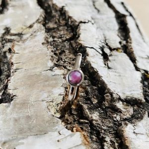 Anneq justerbar ring med 4 mm facetslebet Korund/Rubin i sterling sølv 925